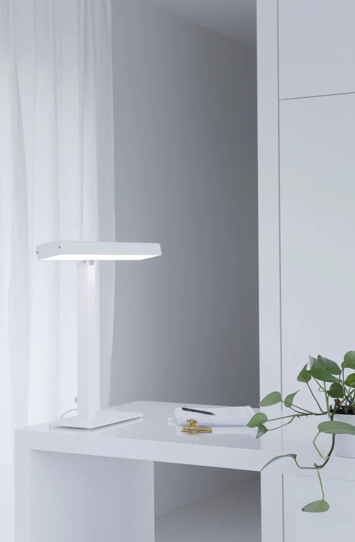 Kirkasvalo Valovoima pöytävalaisin